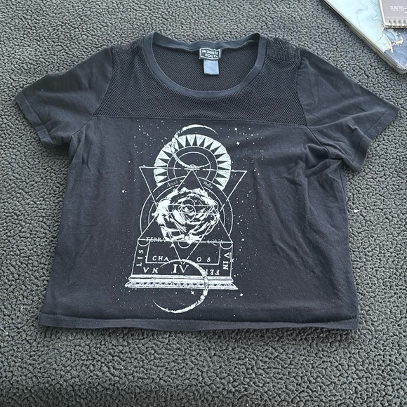 Hot Topic Midnight Hour T-Shirt - Picture 1 of 3